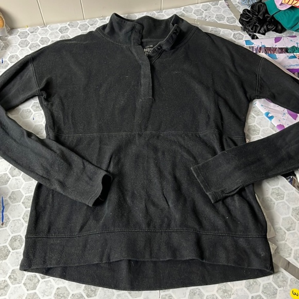 SO XS Perfect Sweatshirt Long Sleeve Quarter Button Up Pull Over